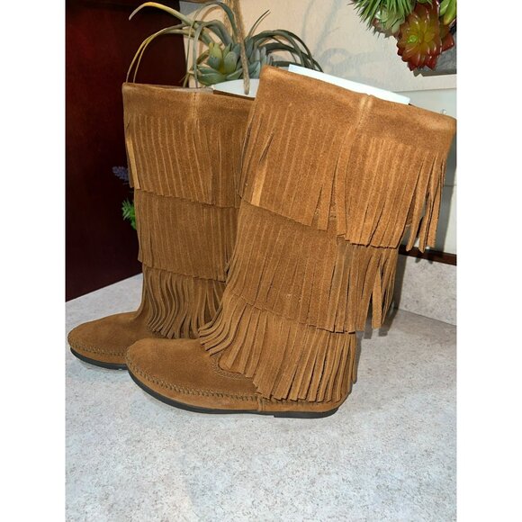 New Minnetonka 3-Layer Fringe Boots Size 6 - Tan *Best Seller* - Picture 5 of 9